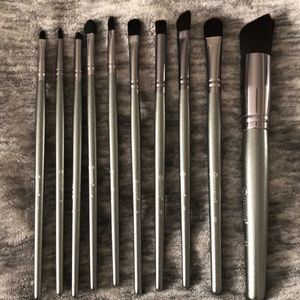 10 BH Cosmetics makeup brushes